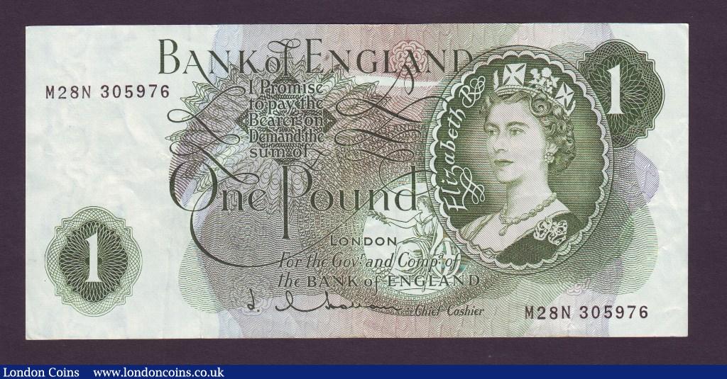 One Pound Hollom. B293. M28N 305976. Traced to M28N. Very scarce. VF. : English Banknotes : Auction 133 : Lot 2765