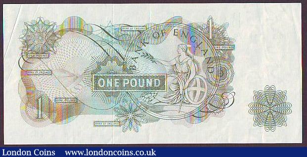 London Coins : A147 : Lot 136 : ERROR £1 O'Brien B281 issued 1970 series H46 641879, missing green print top right corner...
