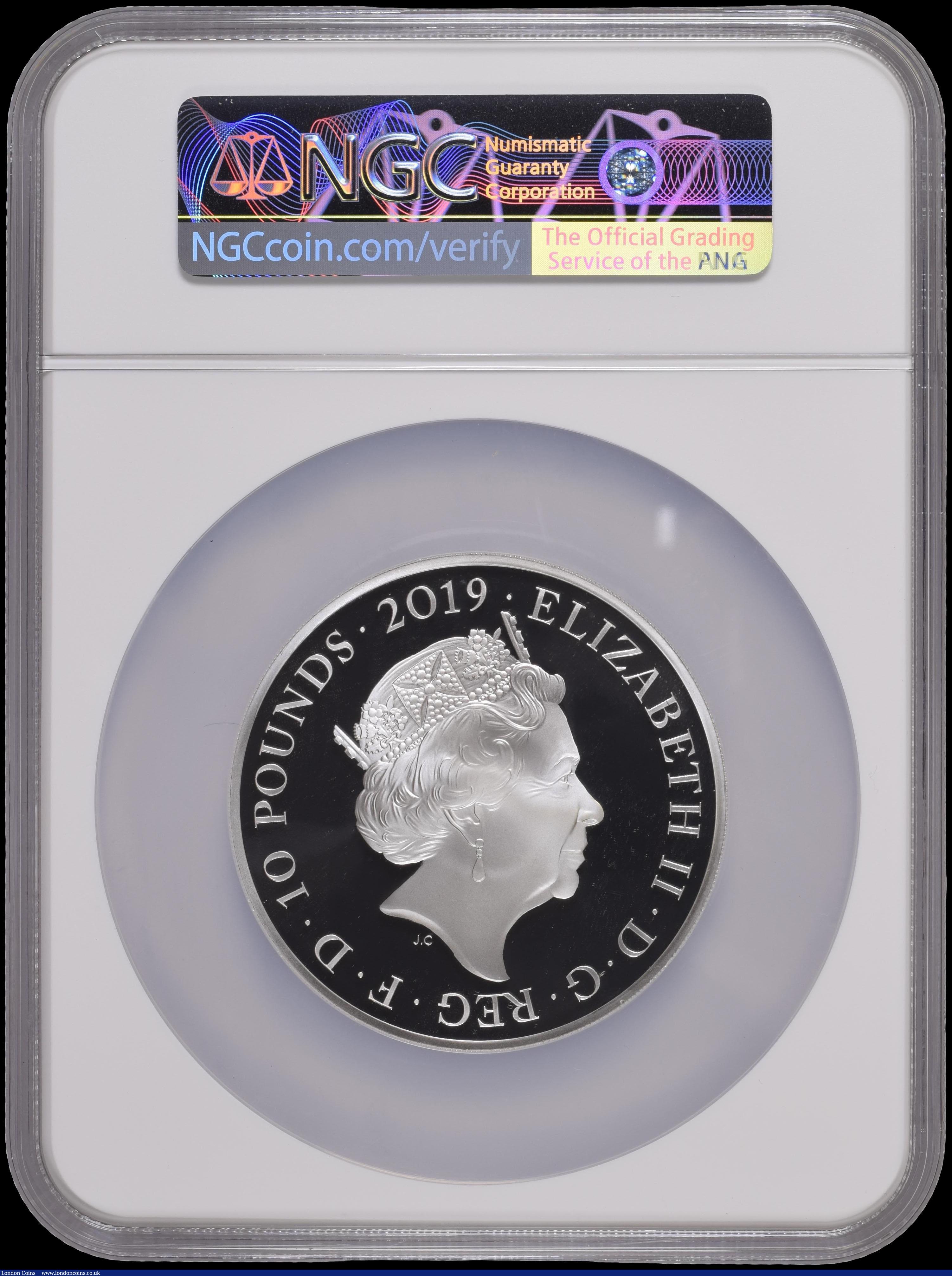 London Coins : A170 : Lot 699 : Ten Pounds 2019 Tower of London - Ceremony of the Keys 5oz. Silver Proof.S.M15. Reverse: Lamp and th...