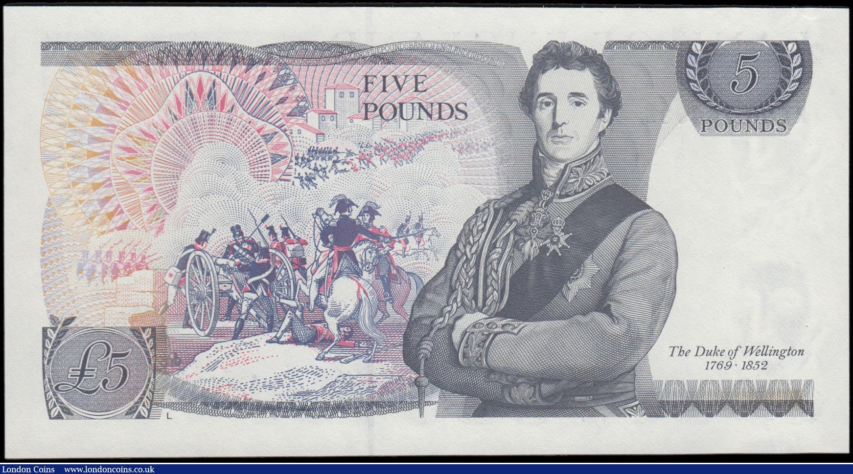 London Coins : A170 : Lot 96 : Five Pounds Somerset QE2 pictorial & The Duke of Wellington B343 L (Lithography) Reverse 1mm Thr...