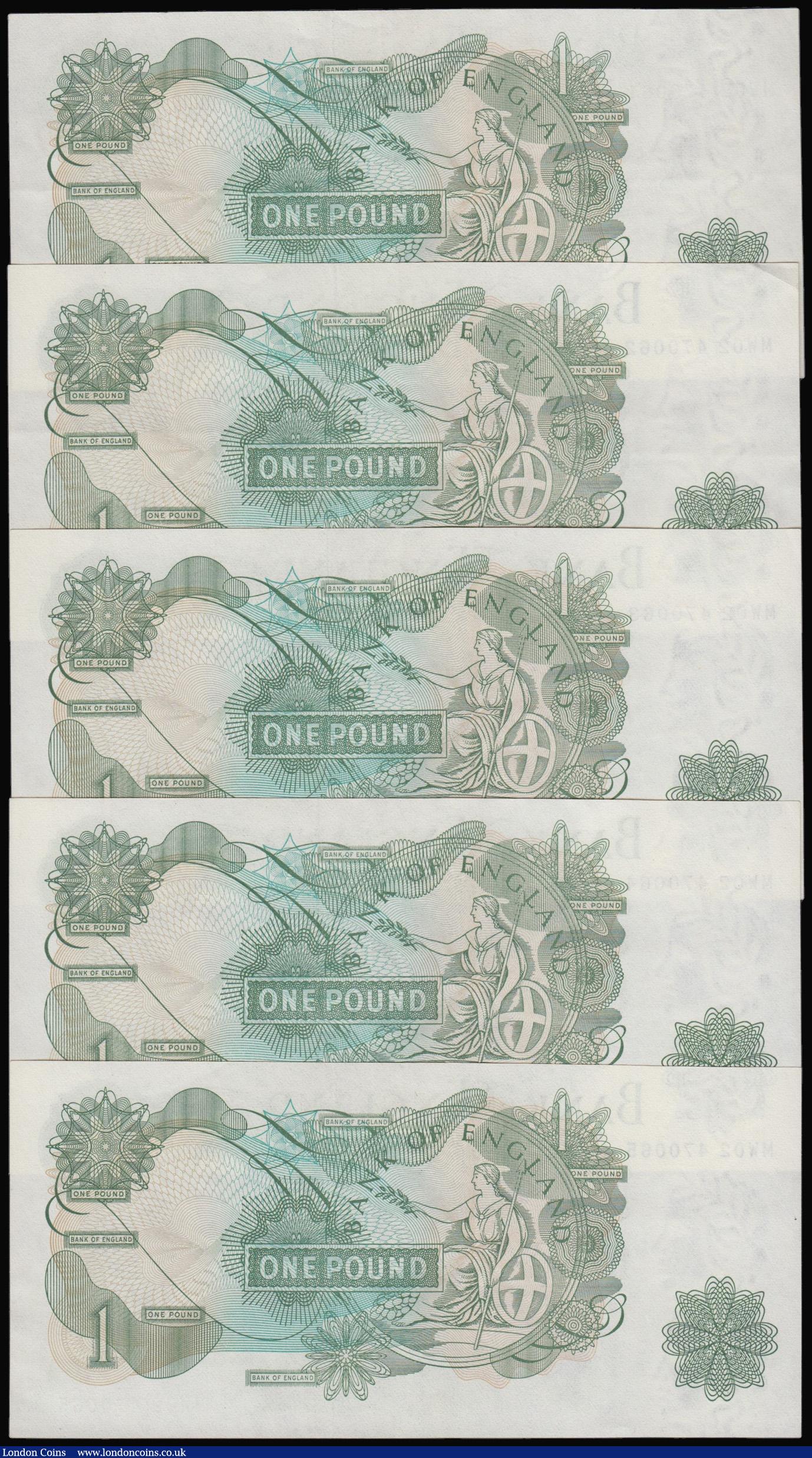 London Coins : A175 : Lot 50 : One Pounds Page Replacements 1970 B323 (5) consecutives MW02 4270061,62,63,64 and 65 aU - Unc