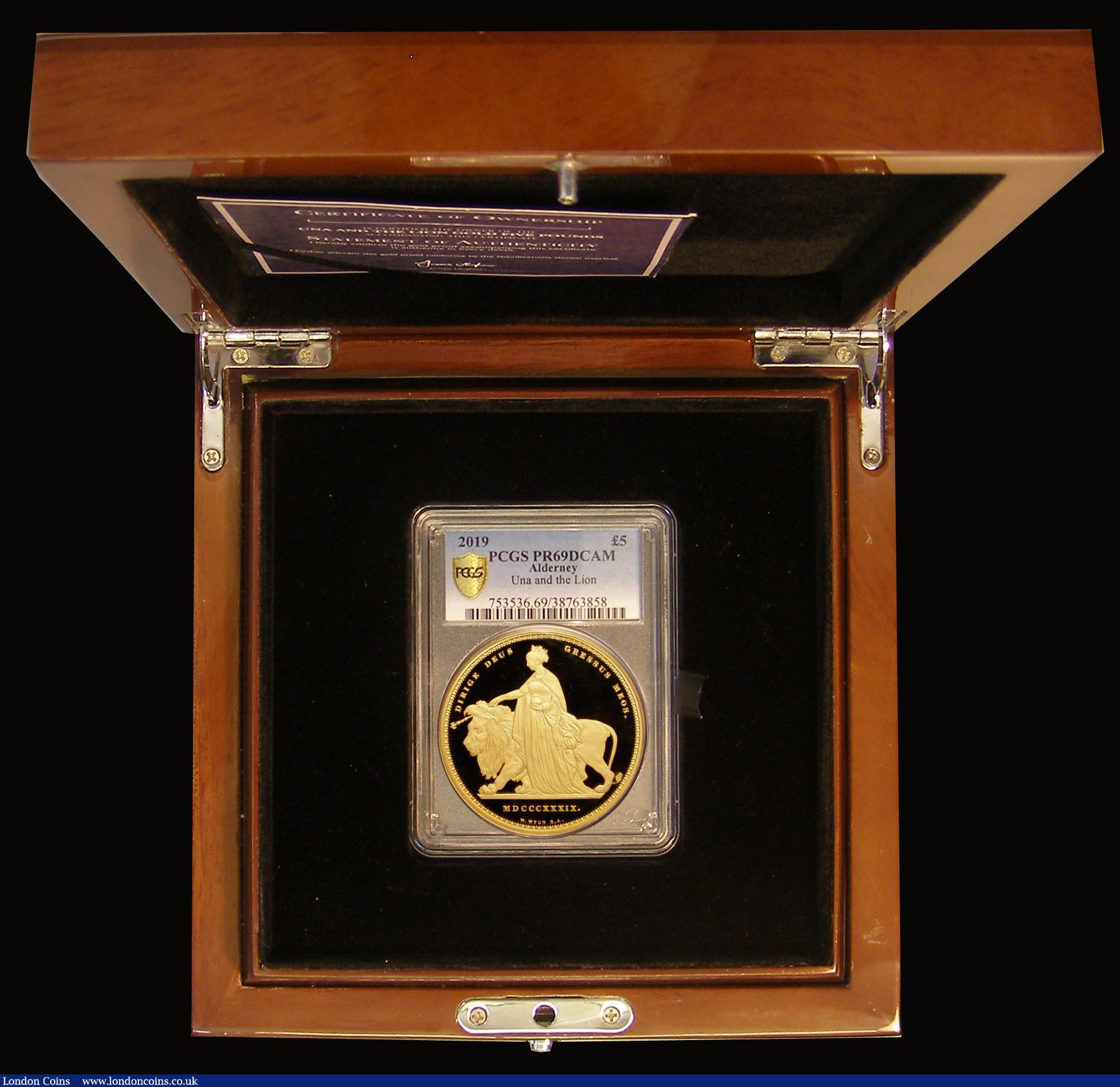 London Coins : A175 : Lot 633 : Alderney Five Pounds 2019 200th Anniversary of the Birth of Queen Victoria, Reverse: Una and the Lio...