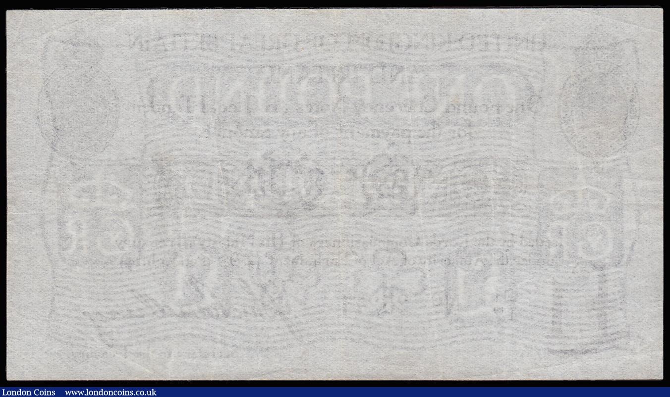 London Coins : A185 : Lot 14 : One Pound Bradbury T11.2 issued 1914, series D1/17 25271, portrait of King George V at top left, (Pi...