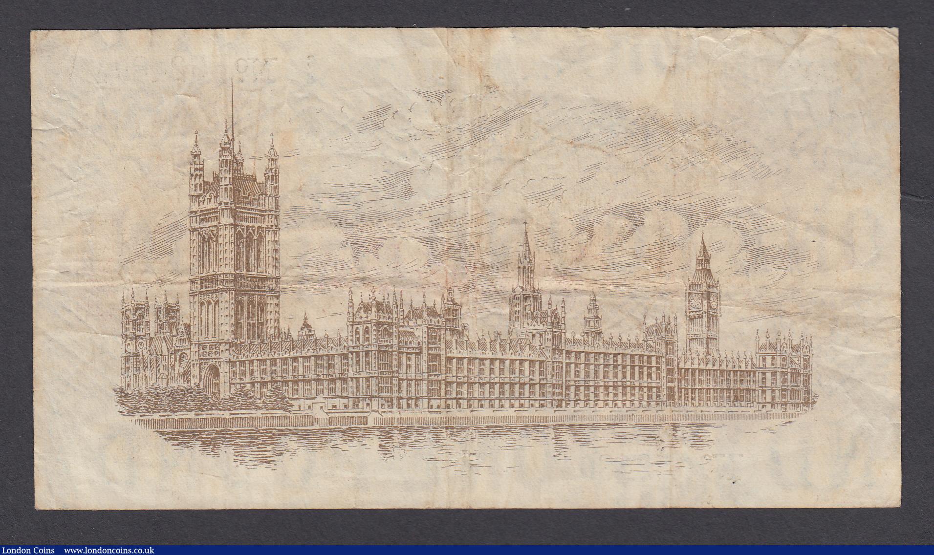 London Coins : A185 : Lot 33 : One Pound Bradbury T16 issued 1917 series C/8 524804, Pick351, Fine