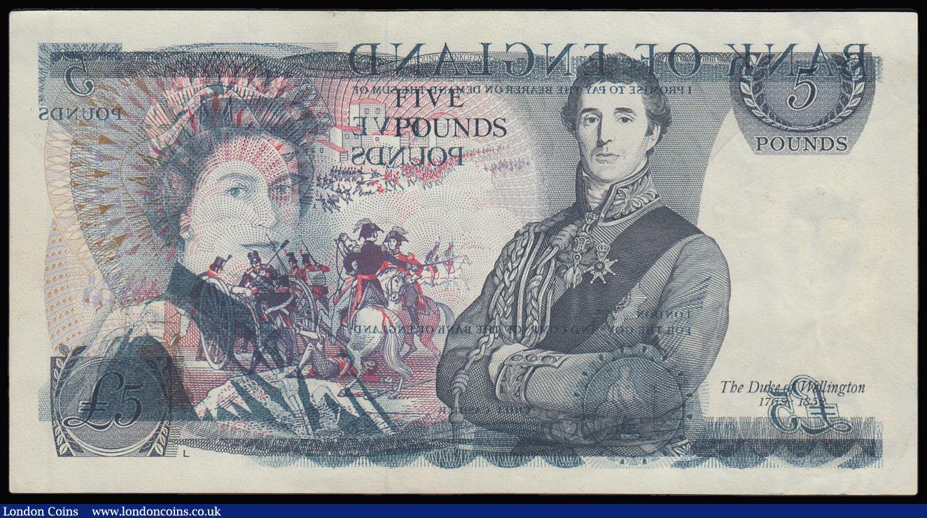 London Coins : A188 : Lot 74 : ERROR Five Pounds Page 1973 B334 series 75U 440736 the reverse with Wellington at right and QE II pr...